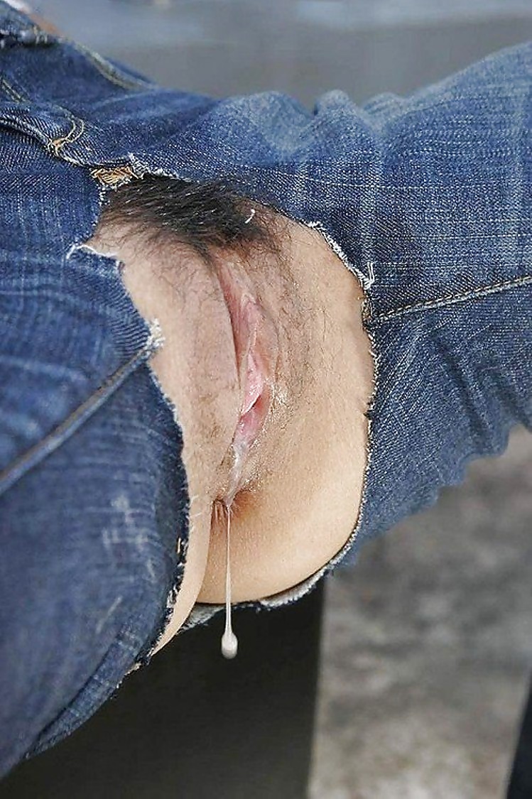 Pussy lips seen through pants