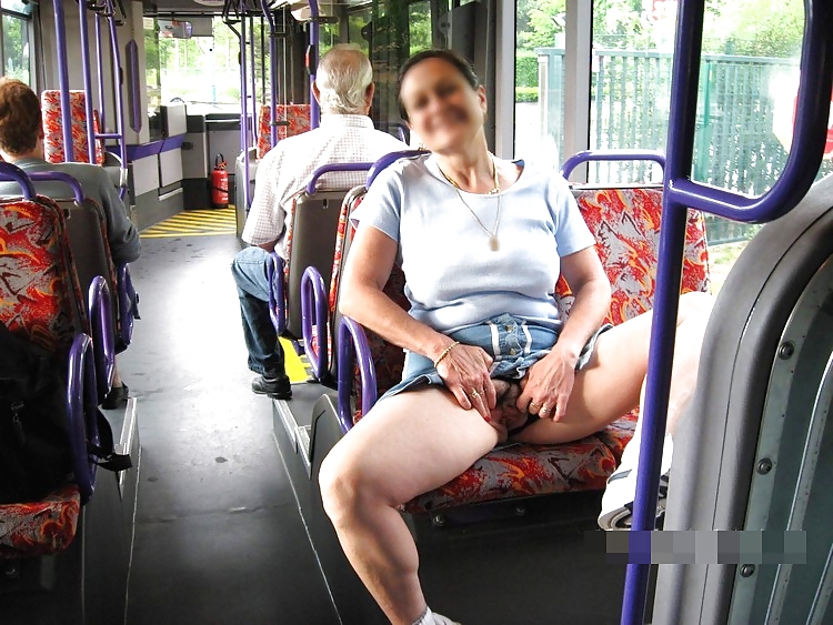Порно Видео Зрелая В Автобусе