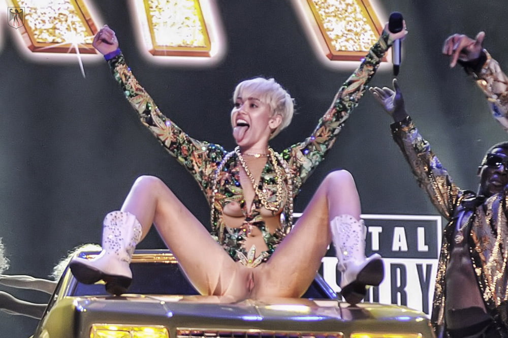 Miley Cyrus Naked Masturbating.