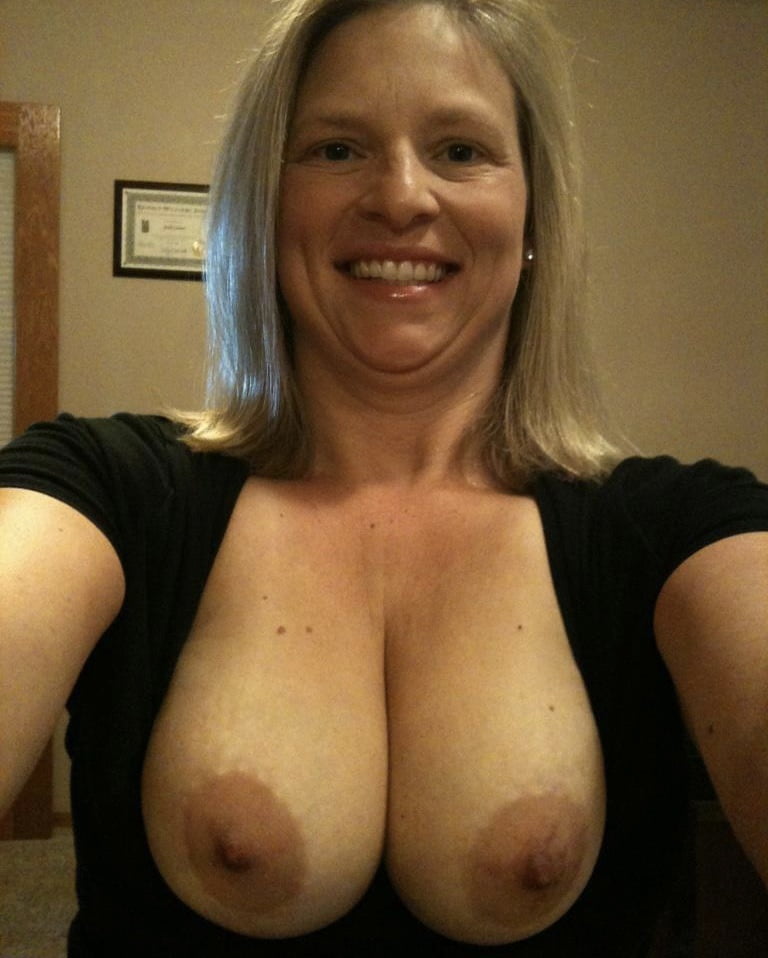 Curvy Milf Shows Big Tits Soft Stretched Belly Meaty Cunt Pics
