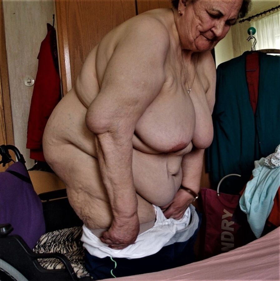 обвисшие груди бабушек фото 65