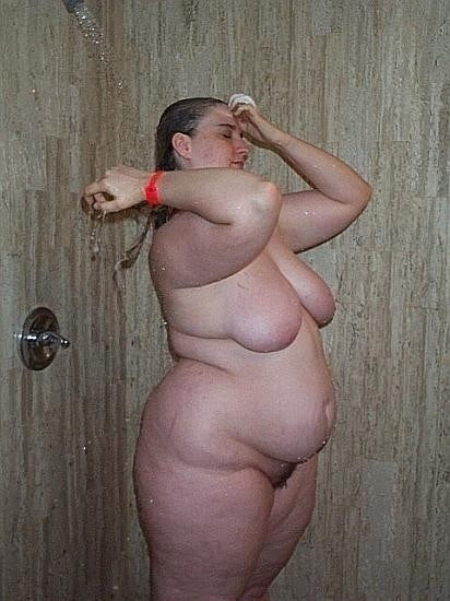 Толстушка с большими сиськами в ванной фото