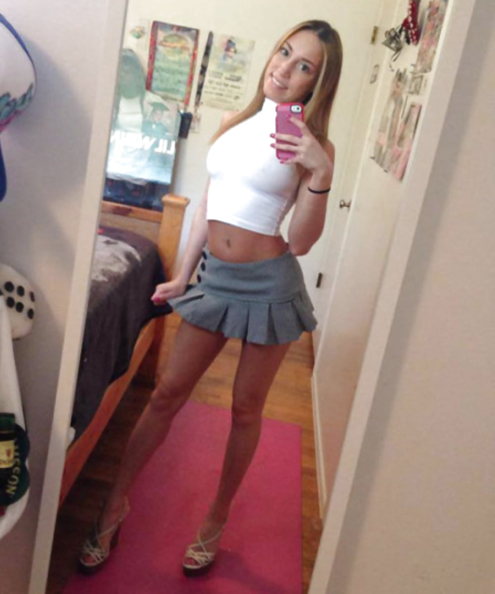 Mini skirt selfie