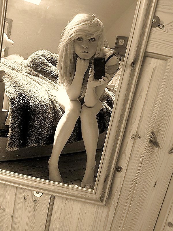 Porn image Sexy Blonde Girl Mirror Selfies