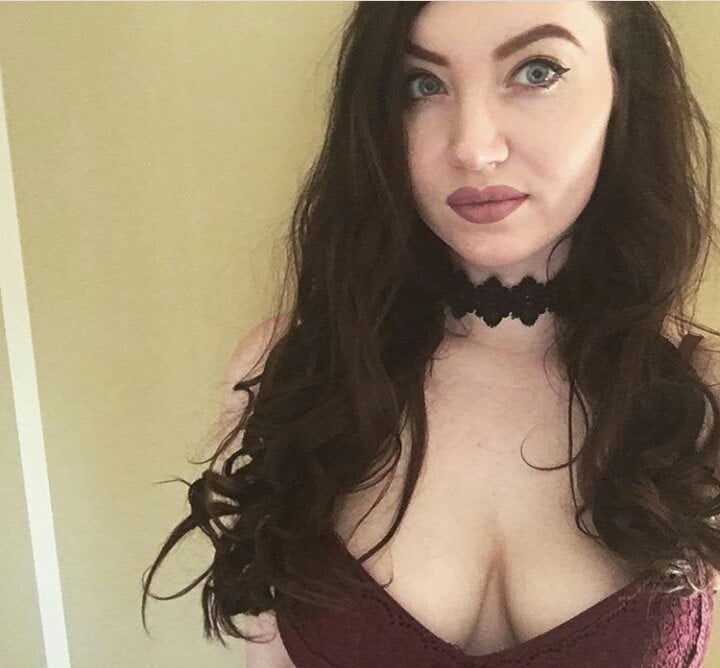 Porn image Teen Bombshell Wants You to Cum for Her Reward
