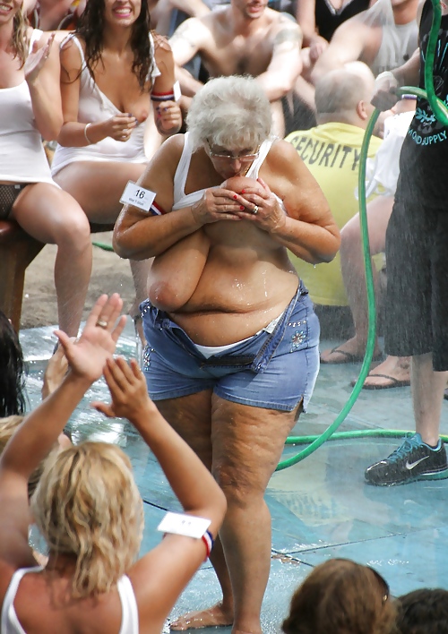 Porn image Mature women with saggy tits 14.