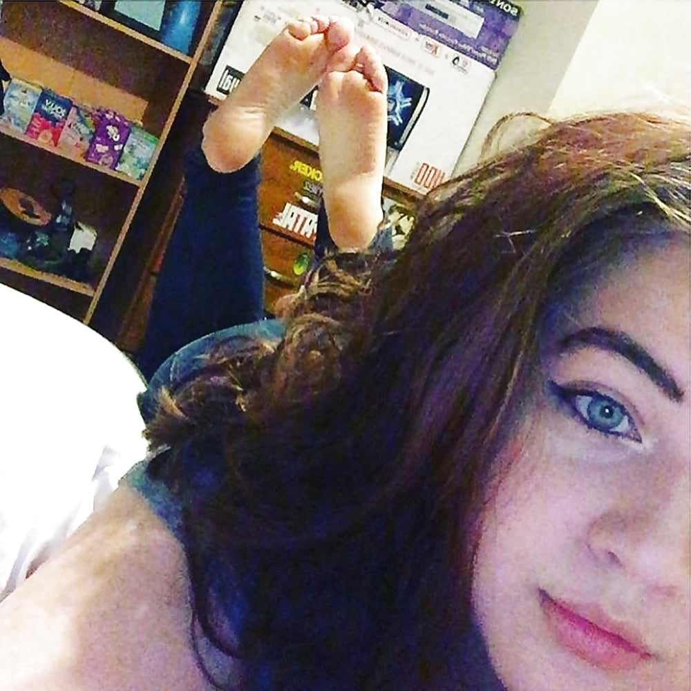 Porn image selfshot girls feet pose!!!
