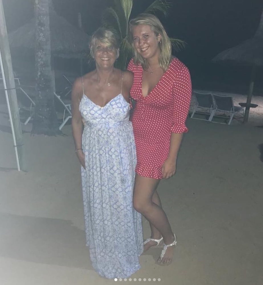 Porn image Moms (945)