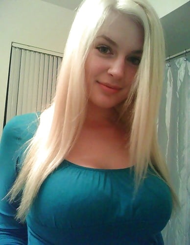 Porn image (This cunt loves to suck dick)