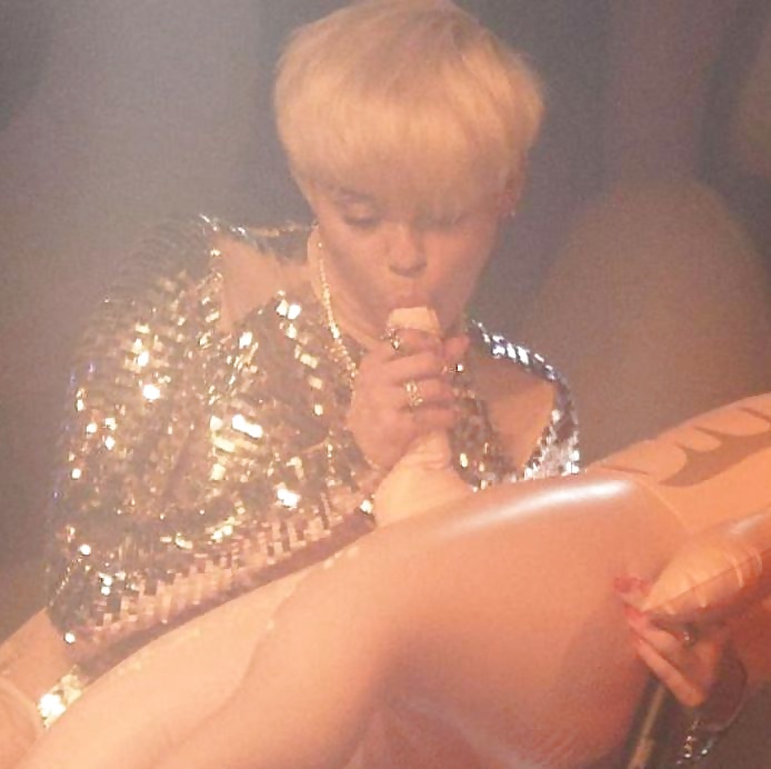 Miley Cyrus Sucking Blowjob - Myley cyrus blowjob pic - Sex photo