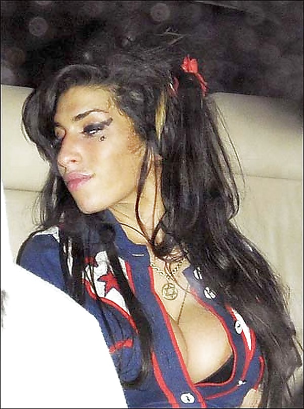 Amy winehouse topless