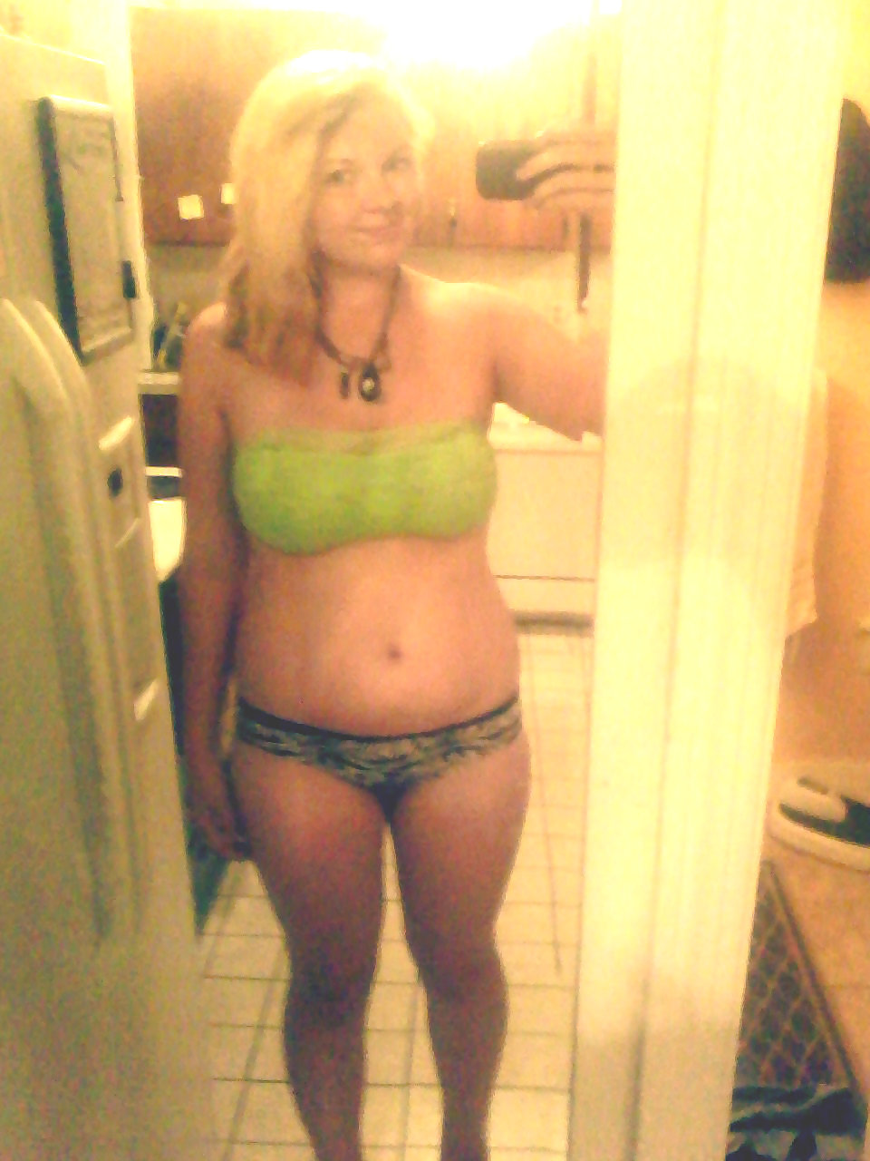 Porn image Girl talked into stripping for (art)