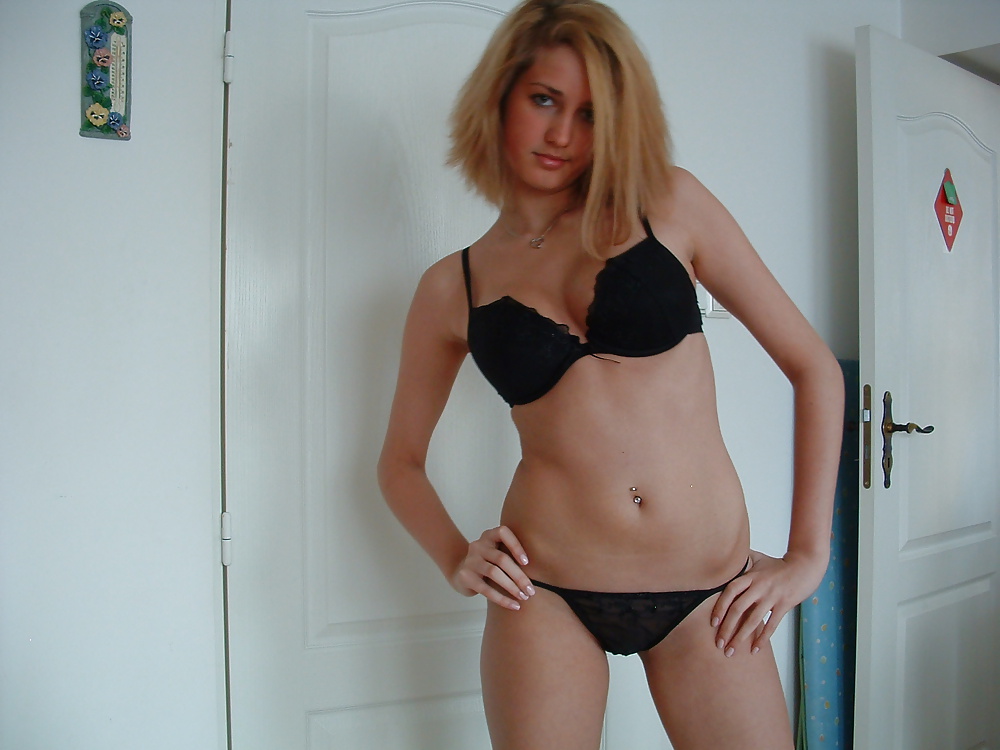 Porn image Young Babe Poses NON-NUDE SeT (Simon1988)