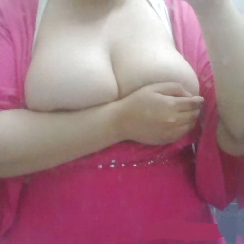Porn image collection of arab big boobs, big ass, hijab and high heels