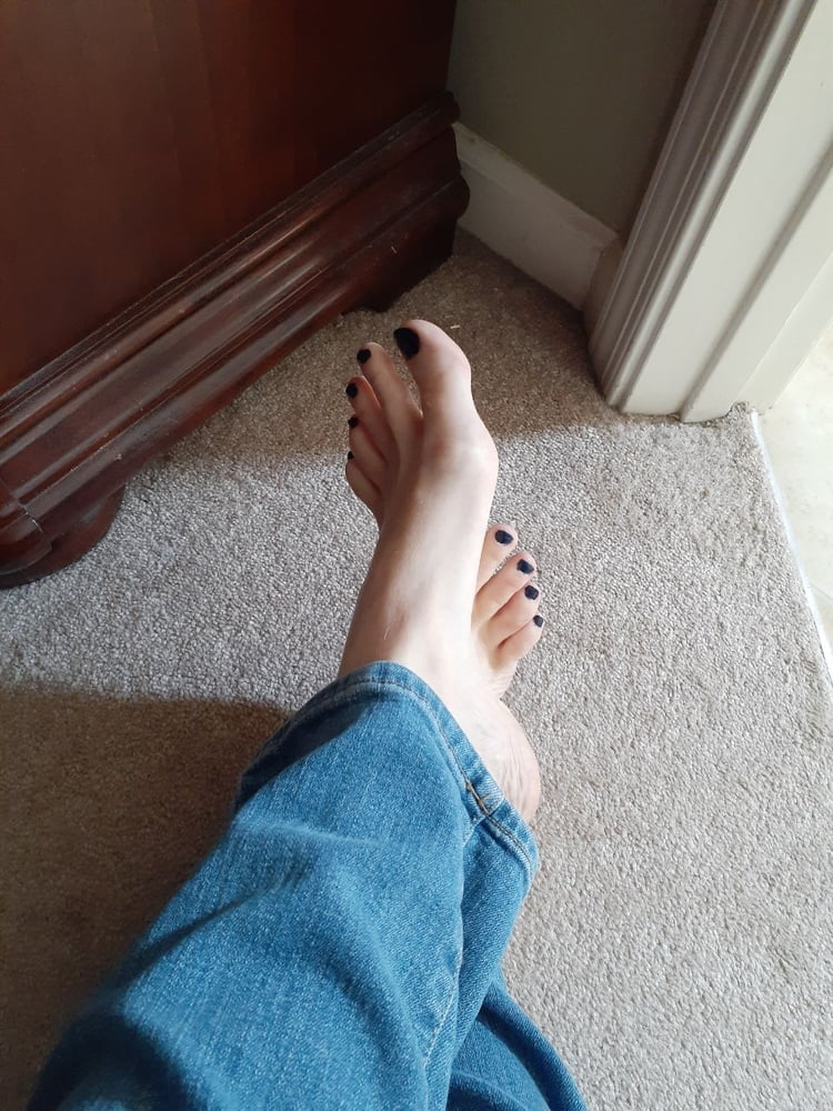 My bare feet - 1 Photos 