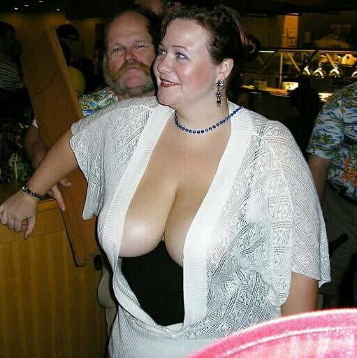 Mature Ladies Cleavage (NoN Nude) 16 - 100 Photos 