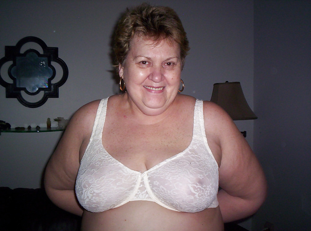 Porn image Women's tits in bra!