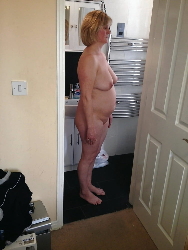 Mature Granny at Home Full Naked -1 - 20 Photos 