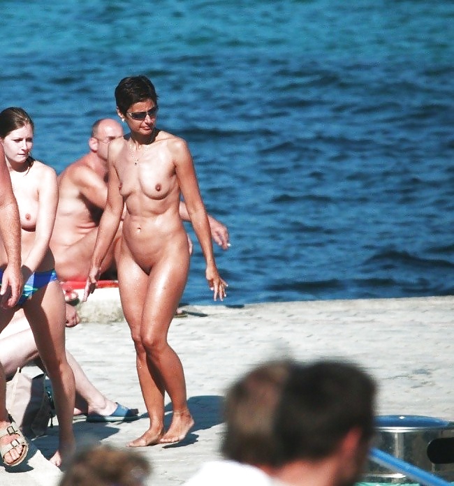 Porn image The best mature amateur ladies at the beach 4.