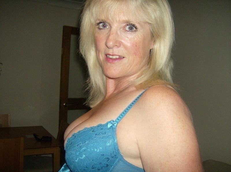 Sexy gilf loves to show off her shaved pussy - 39 Photos 