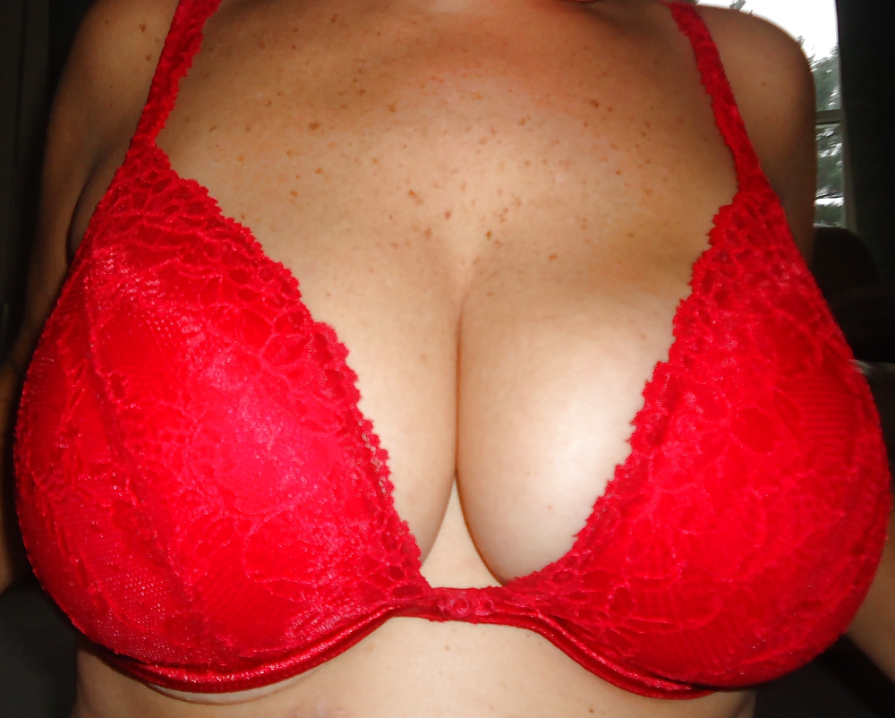 Porn image Wife In Red  Bra And Panties