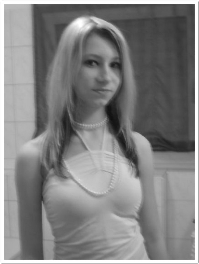 Porn image Teenage girl selfshot 19 yr old (Photo set)