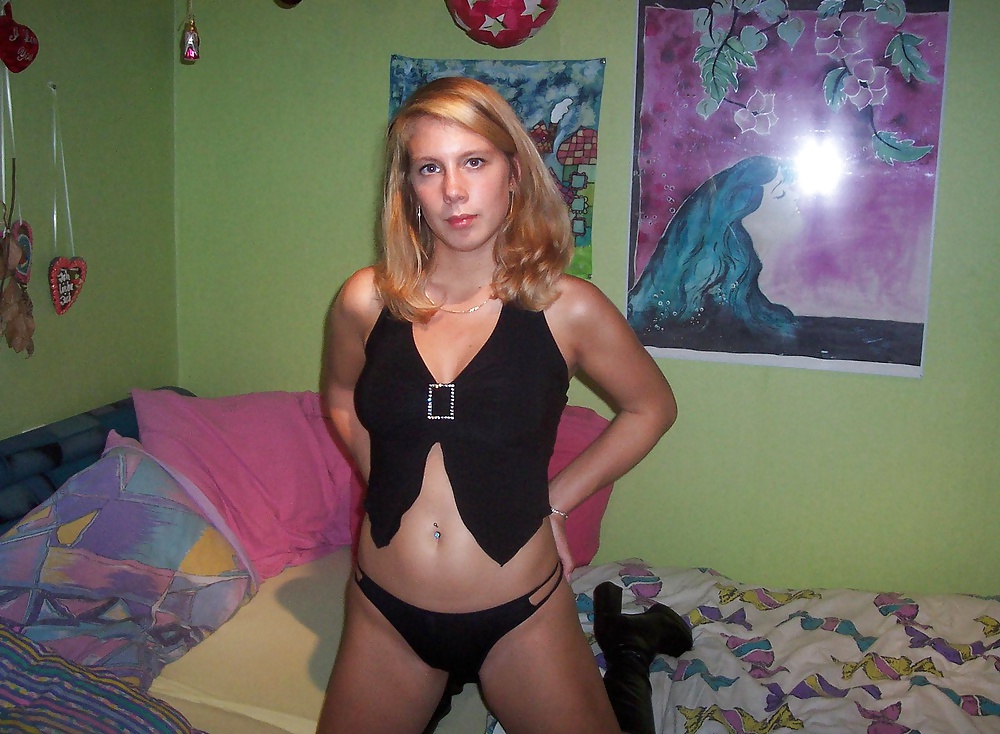 Porn image Blond in underwear