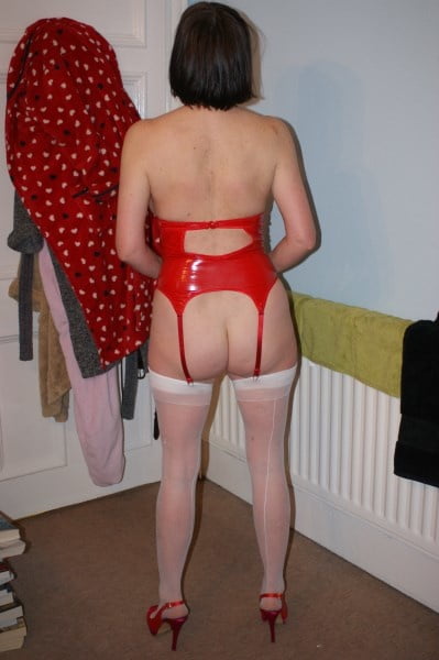 12. U.K. Mature wife poses 4 hubby - 371 Photos 