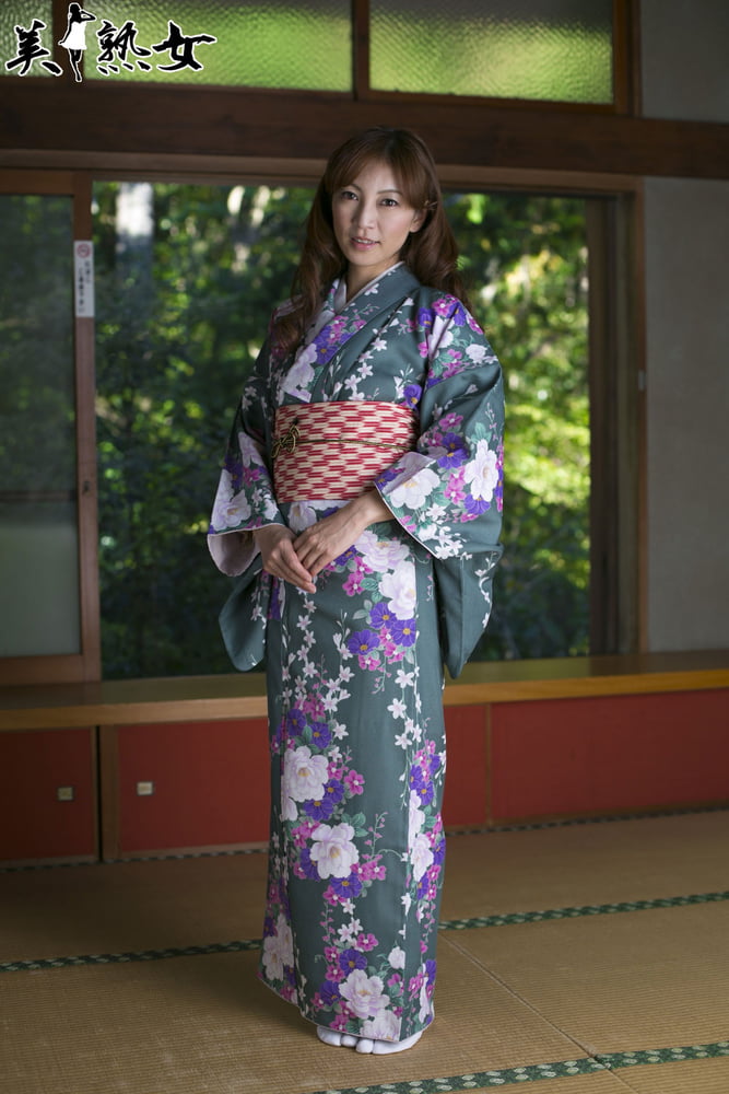 See And Save As Gorgeous Japanese Milf Ryo Hitomi Strips Off Her Kimono Porn Pict Crot Com