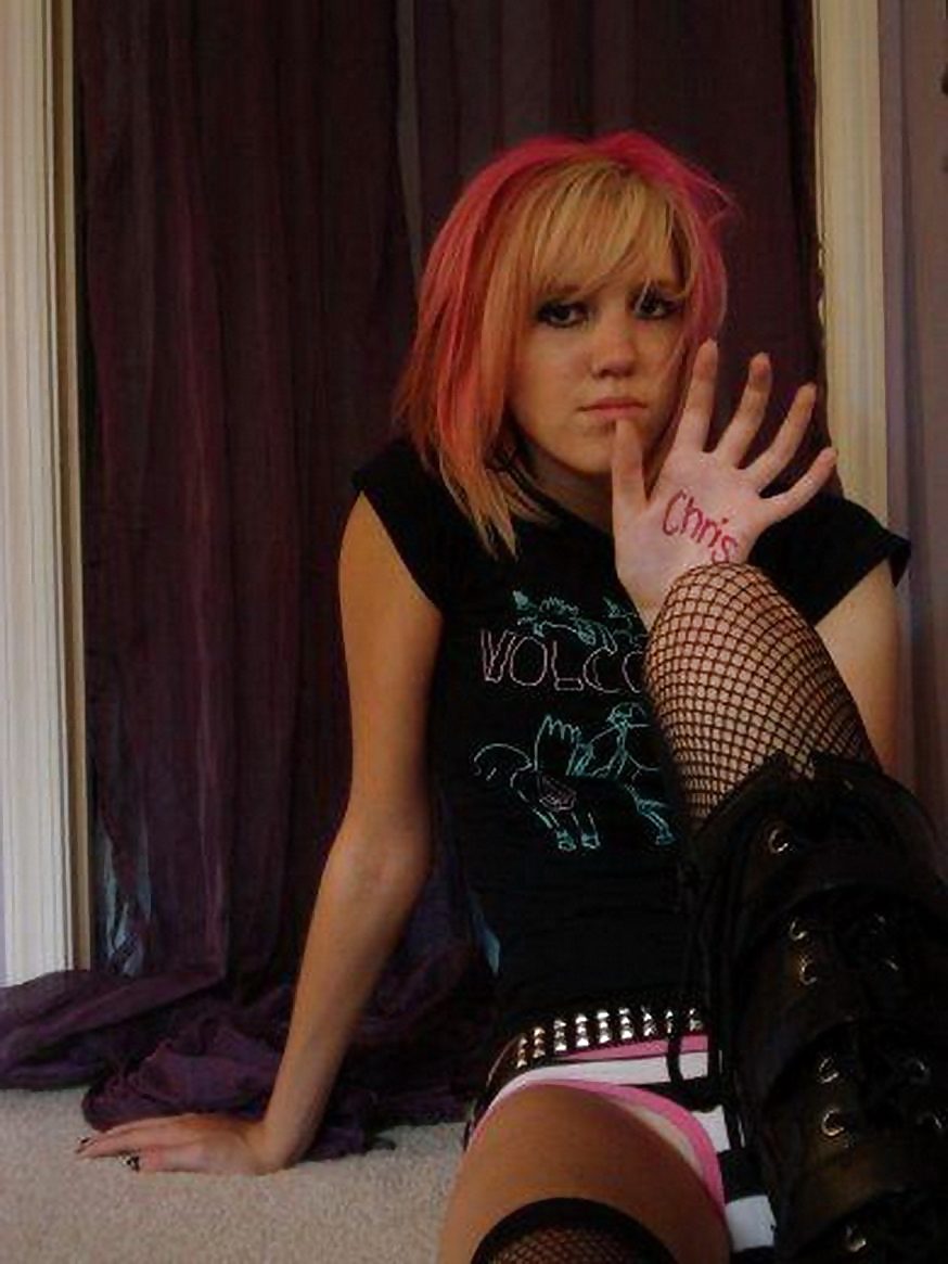 Porn image my collection 50 : sexy pink hair emo girl