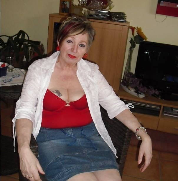 Mature Ladies Cleavage (NoN Nude) 20 - 100 Photos 