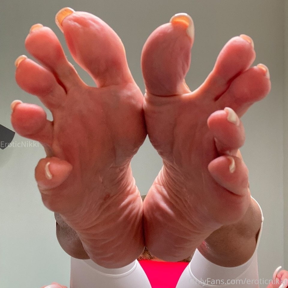 Sexy Milf and her Feet (Onlyfans, Foot, Mature) - 157 Photos 