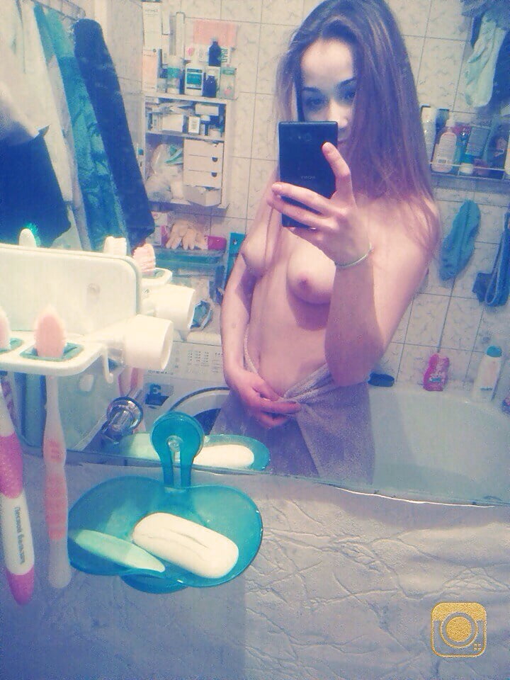 Porn image Teen bitch selfie mirror shots