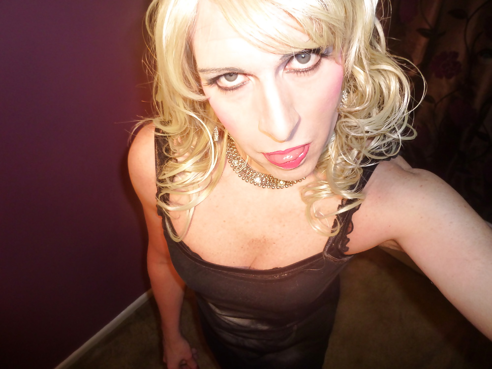Porn image blonde bimbo?