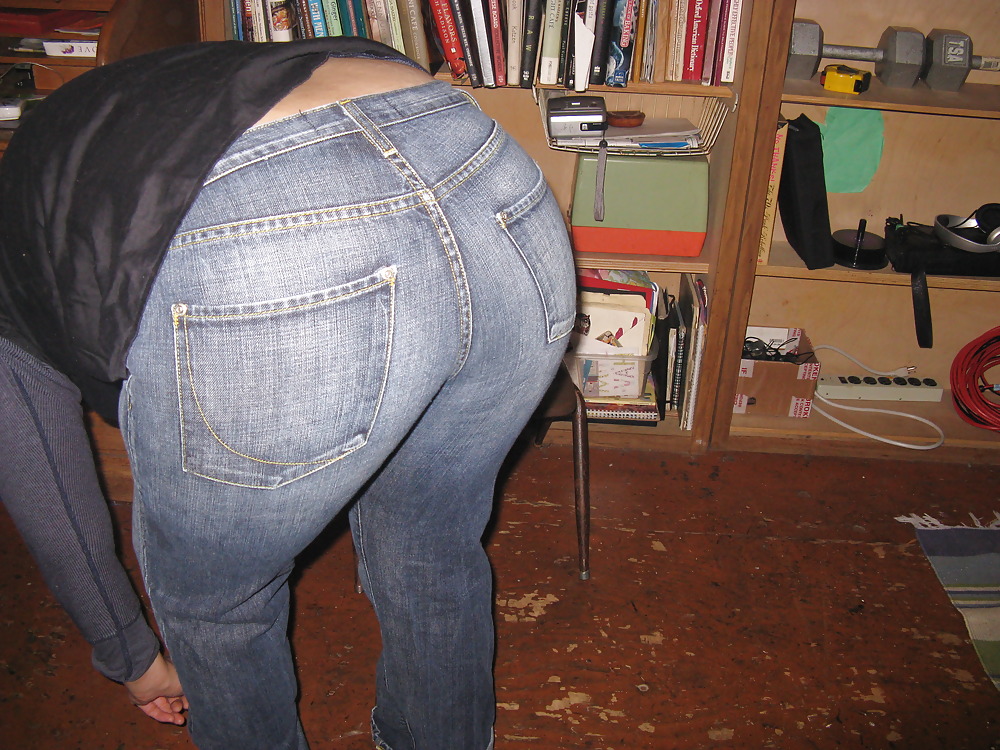 Porn image girlfriend's ass in jeans