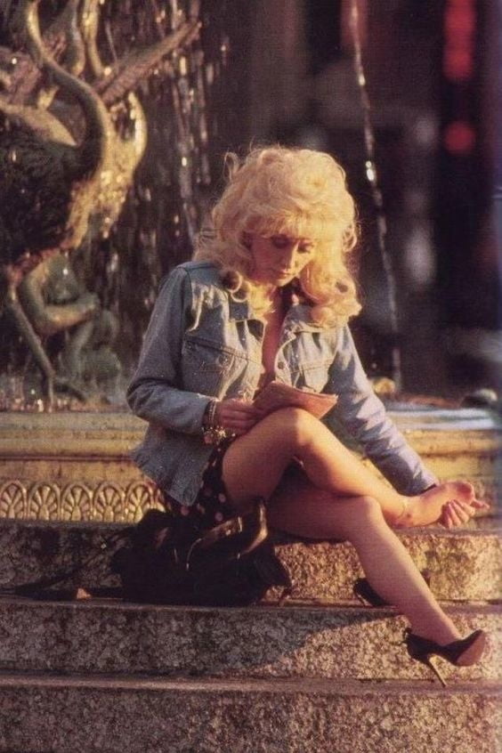 US Mature Singer Dolly Parton - 192 Photos 
