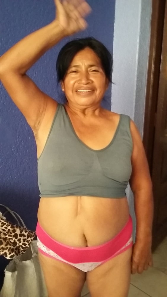 Mrs Maria Luiza 62 yo is a cleaning lady - 9 Photos 
