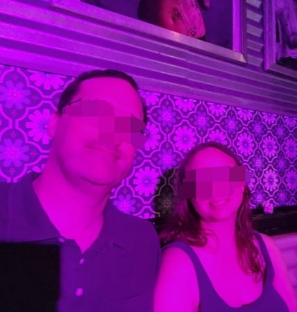 7 Red Photos of A night at the club thumbnail