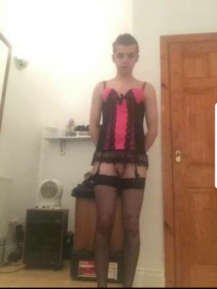 Kik Sissy wants to be seen and used - 18 Photos 