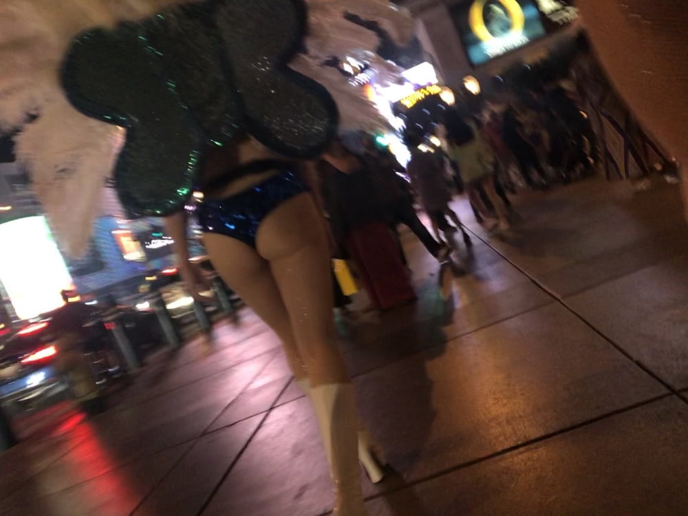 Booty on the Vegas strip! - 7 Pics 