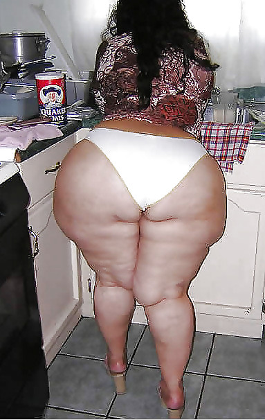 Porn image BIG Round & FAT Asses in the Kitchen! #1