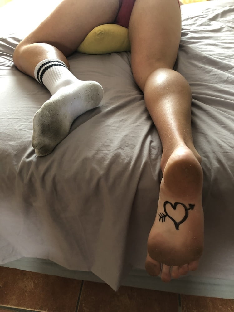 Valentine Day foot love - 4 Photos 