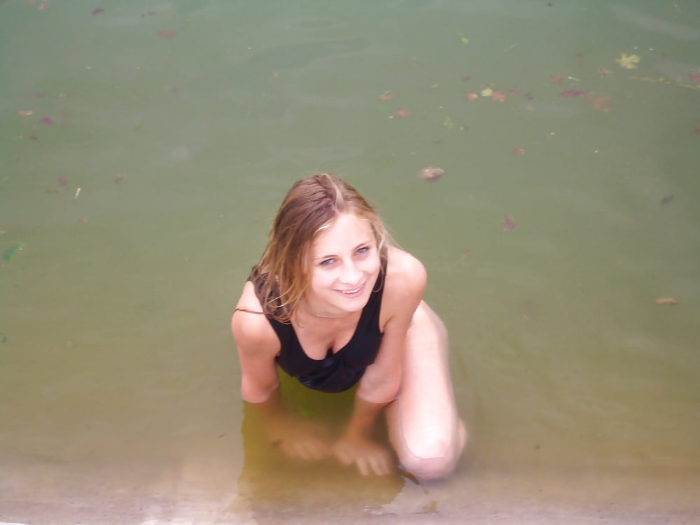 Porn image sexy hot girlfriend in a pond