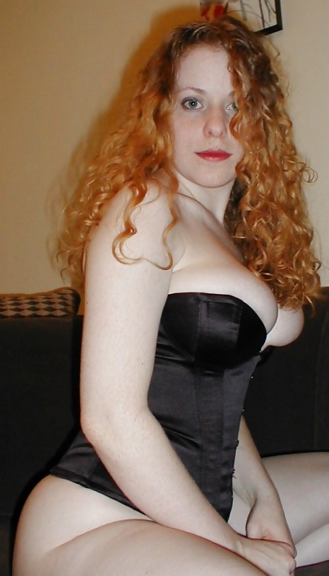 Porn image Kira Redhead Amateur Is Wear Black Corset