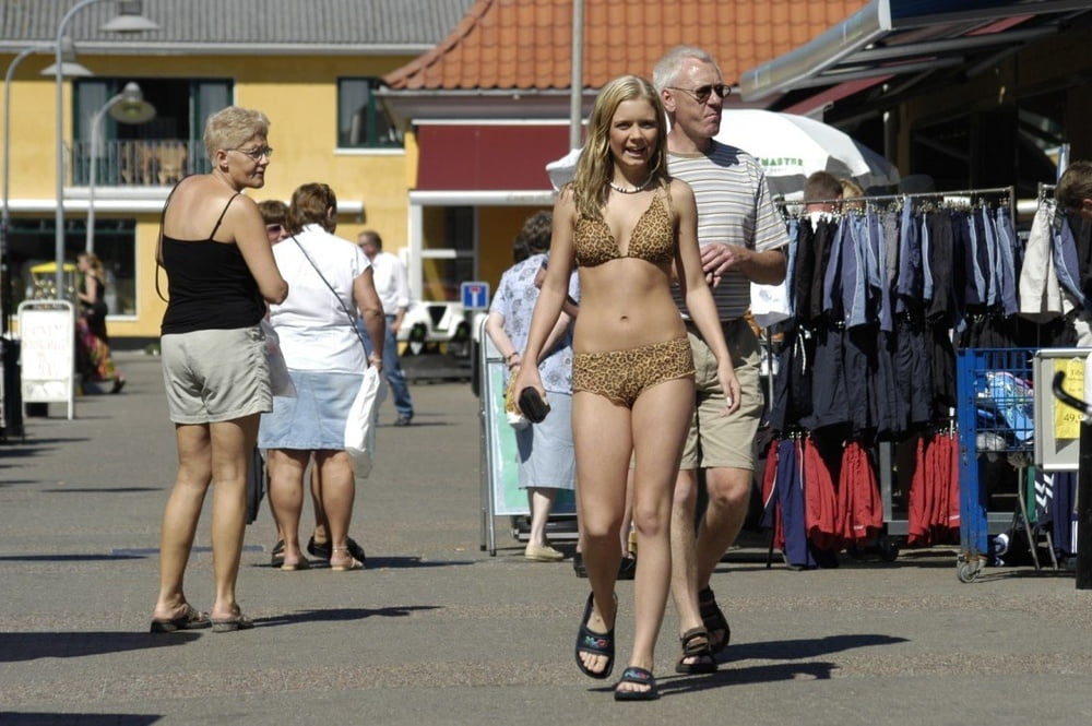 Blonde scandinave sur la plage - 40 Photos 