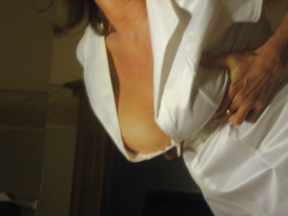 Porn image flashing fun with mature sexy lady