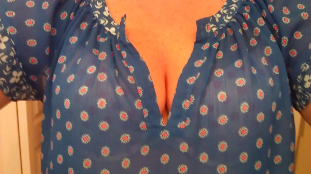 Porn image cleavage