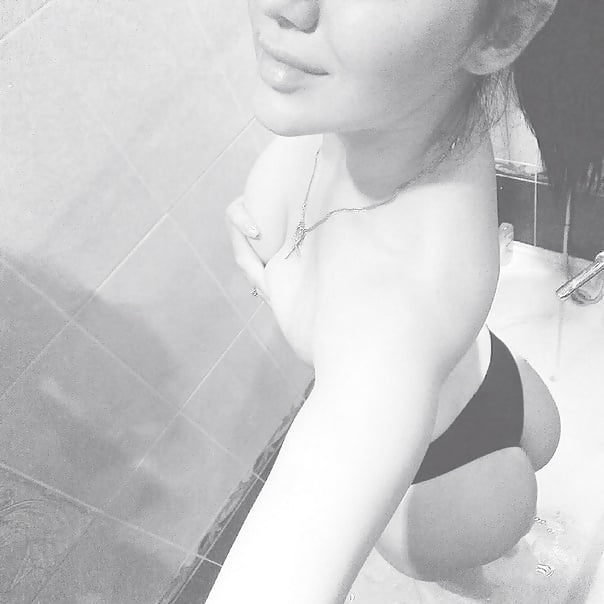 Porn image Teen bitch selfie shots