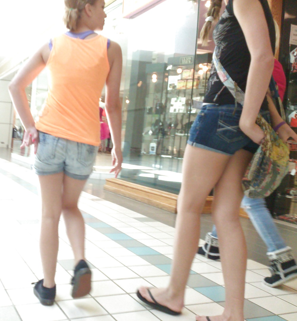 Porn image Voyeur Pics 11 - More Mall Chicks