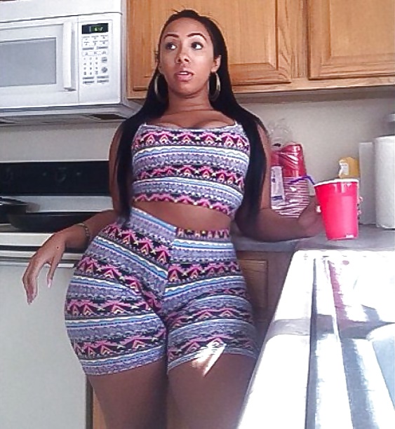 Porn image ITS JUST SUMTHIN ABOUT ASS IN THE KITCHEN VOL.101